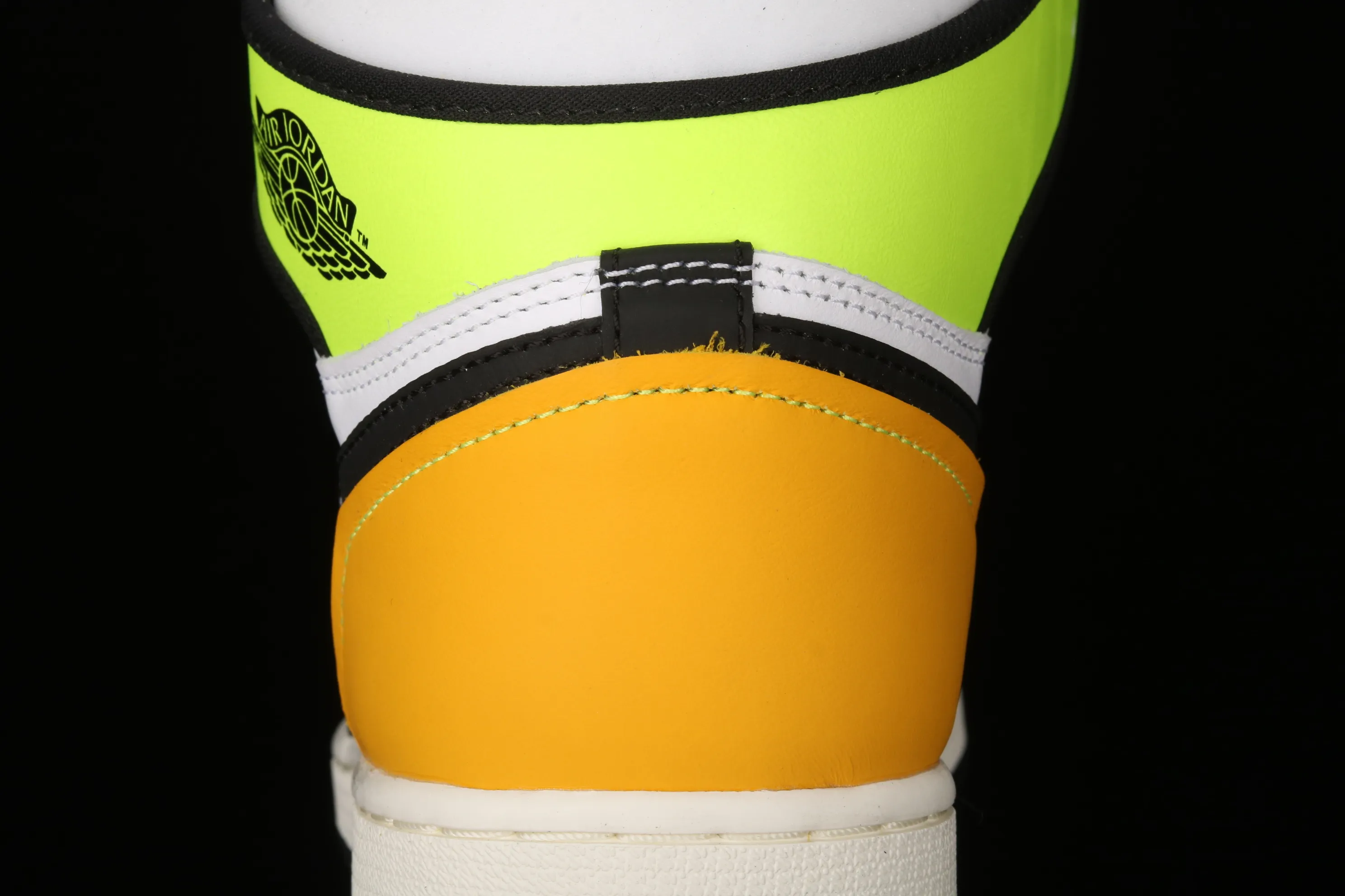 All categories Air Jordan Jordan series basketball shoes Air Jordan 1 High Air Jordan 1 Retro High OG AJ1 Joe 1 fluorescent yellow toe 555088-118